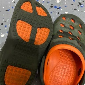 Toddler boy size 6/7 slip ons